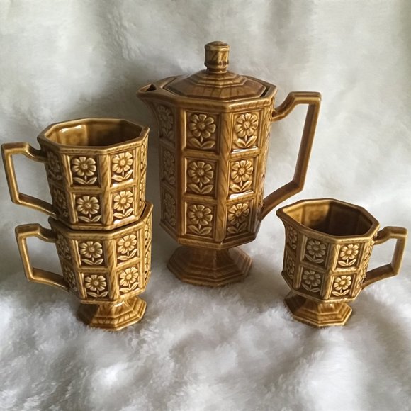 Daisy Embossed Pattern Ceramic Teapot  / Coffee Pot Set VTG 50's - Picture 3 of 7